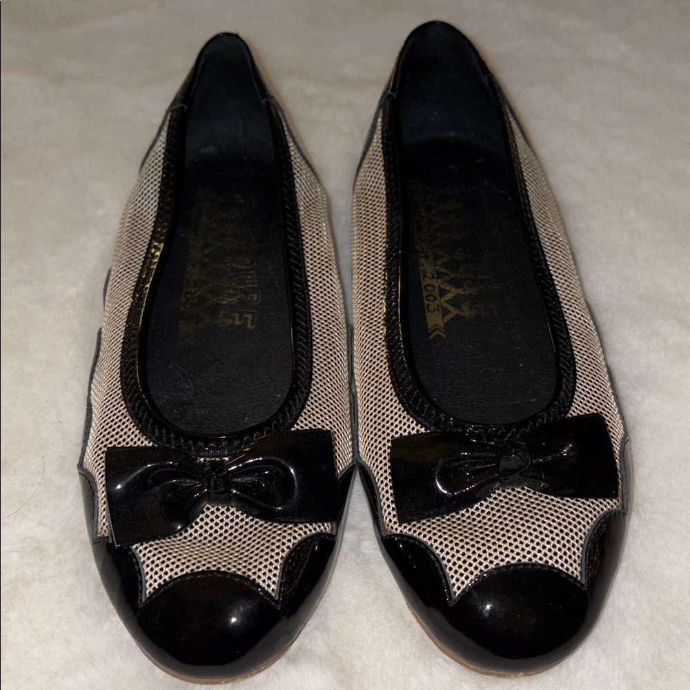 F-troupe London Black/Cream Leather Bow Flats Size: 38/7.5-8 US